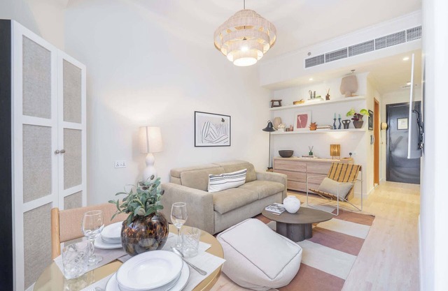 StayShort - Cozy Apartment in JVT Sleeps 4 with Balcony