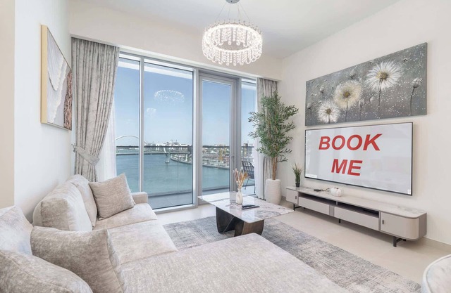 StayShort - Waterfront Living with a Spacious Layout Sleeps 5