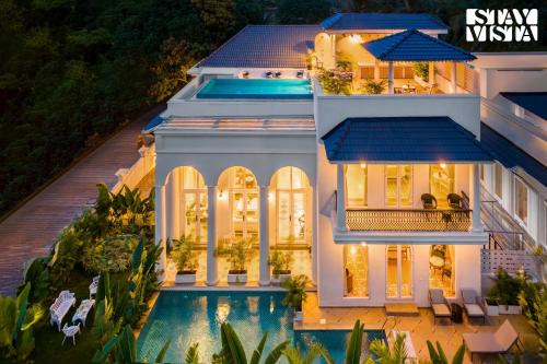 StayVista at Casa Armeh - Pool, BBQ