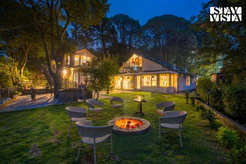 StayVista at Ellis Ville with Bonfire, Lawn