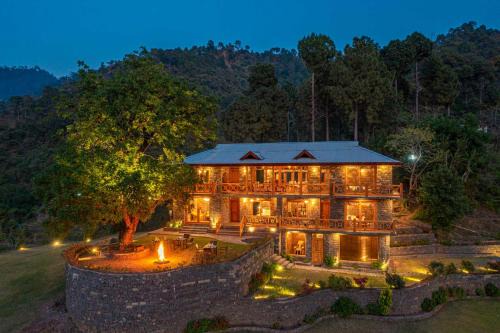 StayVista at Mountain Mirage 3BR Villa Luxury in Kasauli