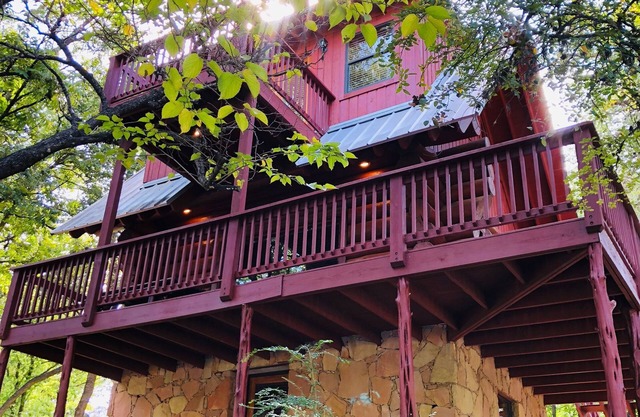 Steen: Serene Lakeside Getaway Awaits You!