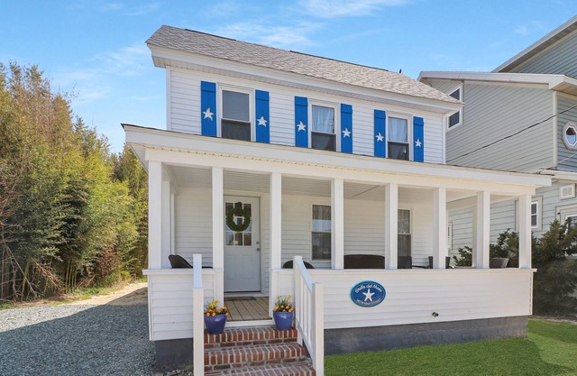 Stella del Mare - Charming home w/relaxing porch!