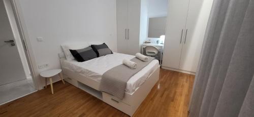 Stella's Cozy Apt (By Marina Zeas)