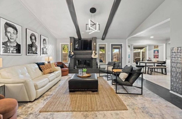 Stellar home in NW Lubbock: Well designed with Pool, Putting Green and Fire Pit