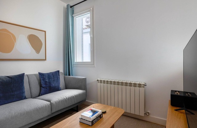 Stellar Trafalgar 1BR w/Elevator, Fully Furnished, by Blueground