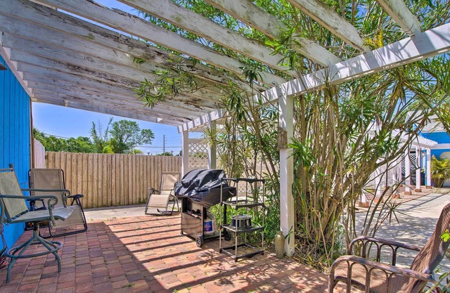 Step-Free Waterfront Villa: Gas Grill & Patio