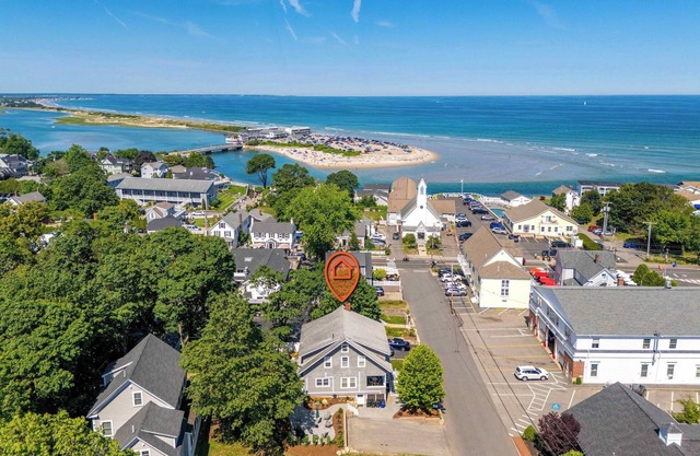Steps to Beach & Downtown OGT | Screened in Porch