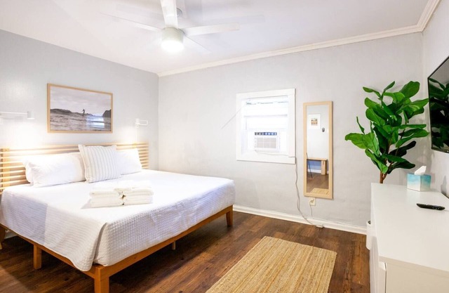 Steps To Beach, Kure Pier, Restaurants, & More!