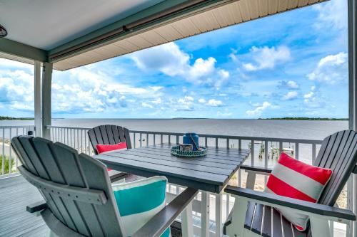 Steps to Beach Waterfront Cedar Key Home!