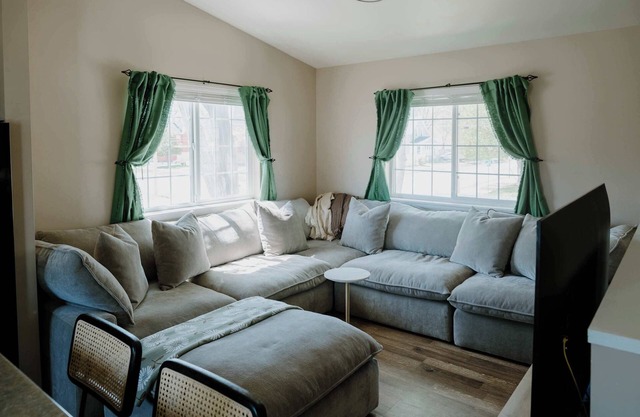 steps to downtown, 4 bedrooms, close to SCSU