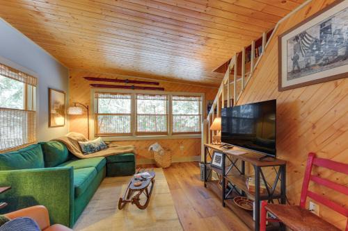 Steps to Lake, 2 Mi to Slopes Cozy Okemo Cabin