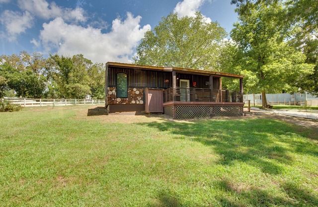 Steps to Lake: Peaceful Cabin Escape in Odessa