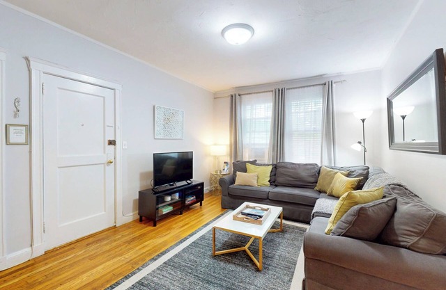 Steps to Longwood Medical,MBTA,Boston,shopping,pkg