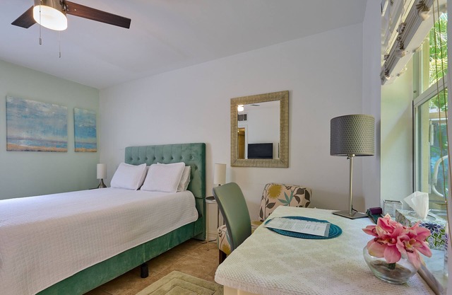 Steps to the beach! Secluded,! 2 min walk to beach! Private ! SUMMER DISCOUNT!