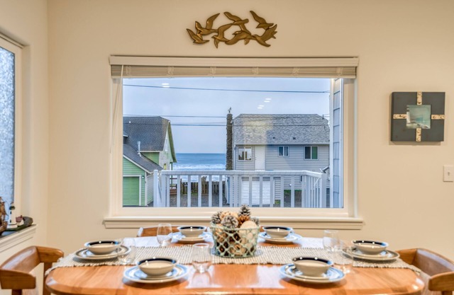 Steps to the beach, ocean view, deck, BBQ, pet friendly with a fenced in yard