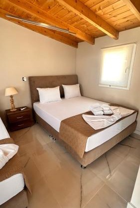 Steven Eleonas apartments