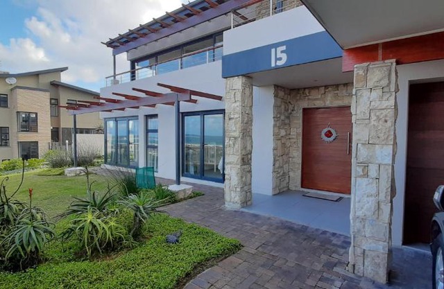 Stilbaai apartment with parking and beautiful view.