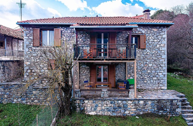 Stone house in the heart of Vytina-Mainalo