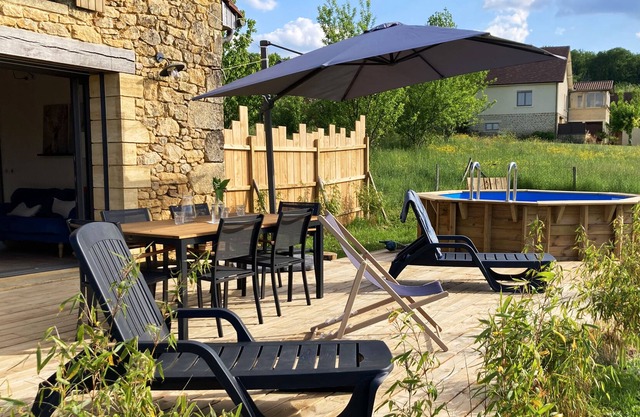 Stone house with swimming pool, in the heart of nature in Sarlat