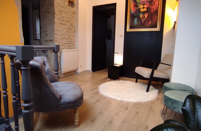 Stone house with swimming pool, in the heart of the vineyards of Nuits Saint Georges