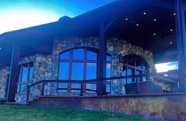 Stony Point Gated Resort All Exclusive: The Lodge, and 4 Cabins