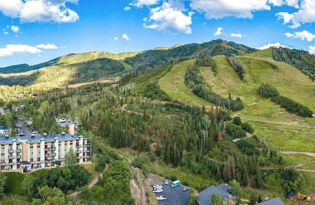 Storm Meadows Club A-219: Corner Unit w/Amazing Panoramic Views + Club Amenities, Ski In/Out