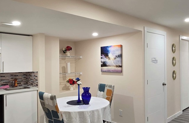 Stormwater Haven: Peaceful, Stylish and comfortable space in South Winnipeg.