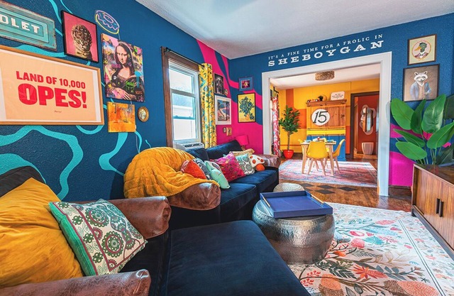 Storybook 2-bedroom apartment 1mi from Lake Michigan