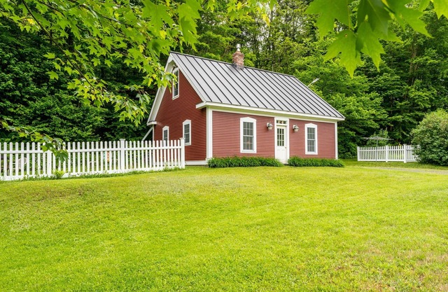 Stowe'd Inn - a True North Vacation Home