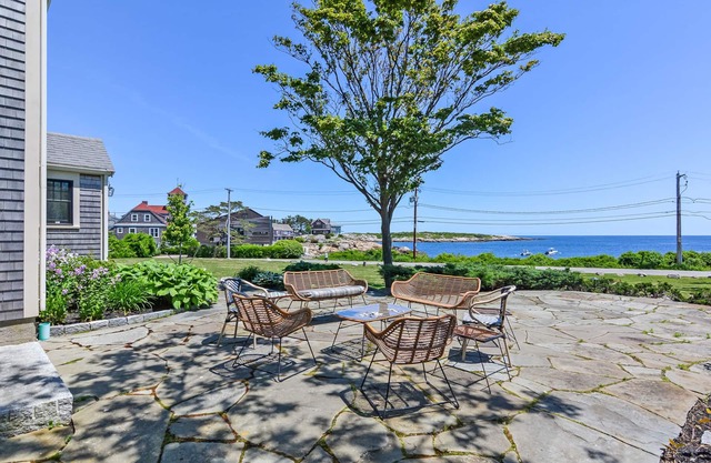 Straitsmouth Cove: Outstanding ocean views at Gap Head Cove in Rockport.