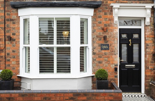 Stratford - beautiful luxe townhouse stay, 5 mins stroll to town, free parking