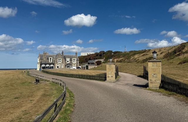 Strathlene House Retreat - 5 bed deluxe Business or Holiday Accommodation