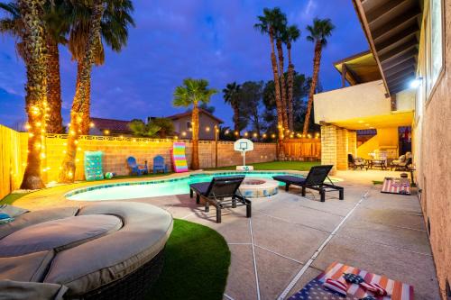 Strip-side Villa Pool, Mini Golf, Casino games