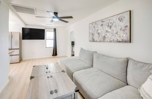 Stroll to Shore: Retreat w/Yard in Daytona Beach