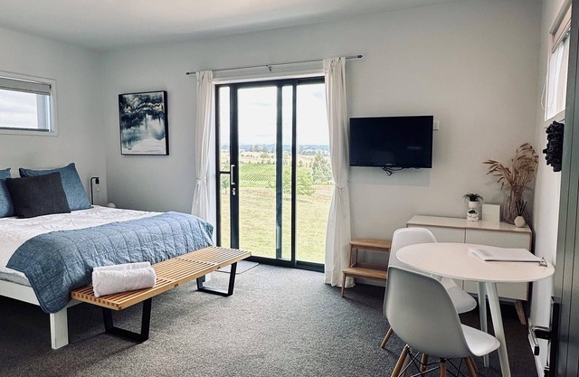 Studio 3, Studio Three - Tasman View Accommodation