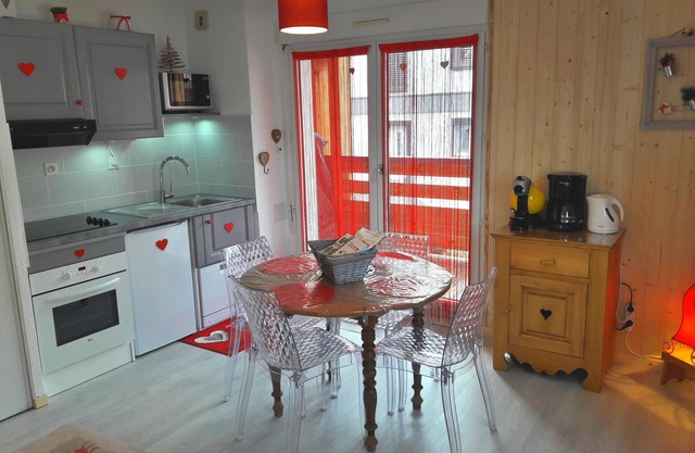 Studio 4 people hyper-center, balcony and garage in Les Rousses