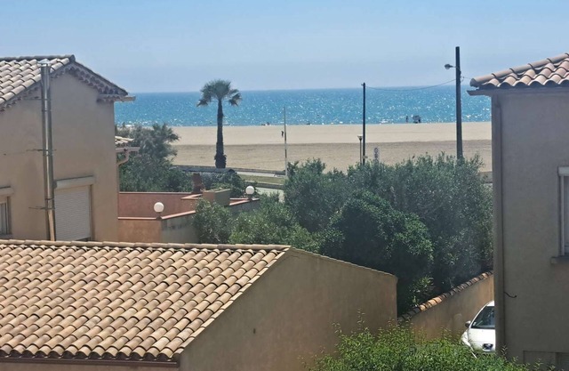 Studio 50m from the beach