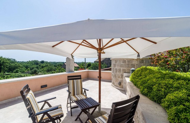 Studio Antica, apartment with a private swimming pool