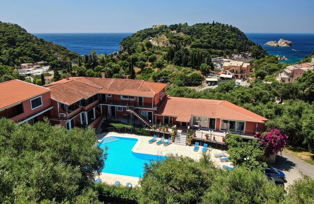 Studio Apartment "Arianna Studio Ground Floor 4" with Sea View, Shared Pool & Wi-Fi