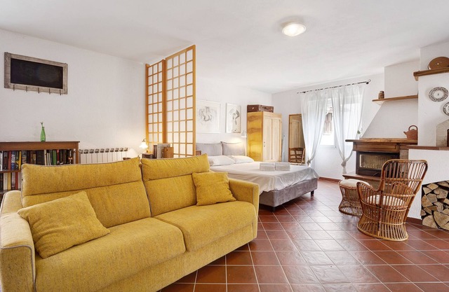 Studio Apartment 'Casetta Mulino' with Private Terrace and Wi-Fi