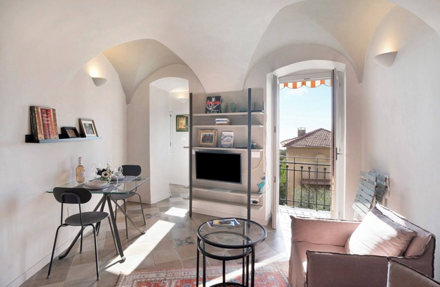 Studio Apartment 'Casa Carina' with Sea View, Wi-Fi and Air Conditioning
