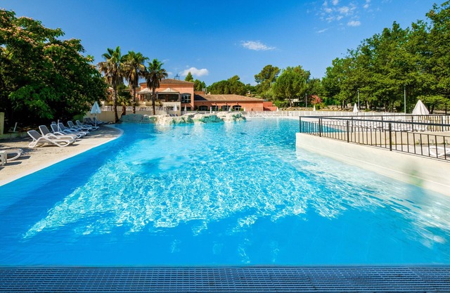 Studio Apartment 'Domaine De Fayence' with Shared Pool, Wi-Fi and Air Conditioning