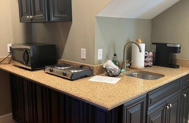 Studio Apartment in the heart of Midtown- great for Legislative Session!