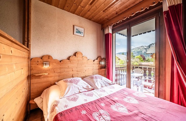 Studio Apartment 'Le Blanchot - 4 Pers' with Mountain View, Balcony and Wi-Fi