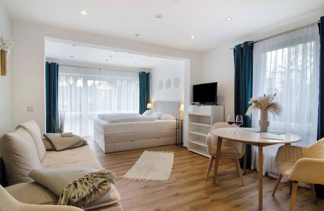 Studio Apartment 'No. 1' with Shared Garden and Wi-Fi