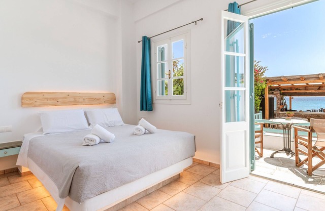 Studio Apartment 'Suite 3' with Sea View, Wi-Fi and Air Conditioning