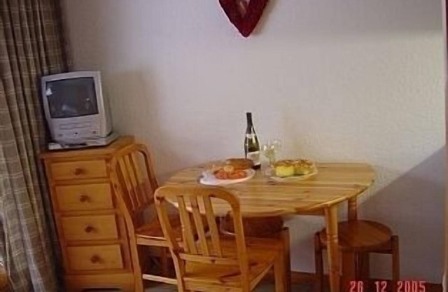 Studio Apartment With Balcony Overlooking The Telecabine, Ski back 2 the complex