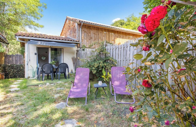 Studio 'Bleu Nature - Hourtin, Medoc' with Private Terrace, Wi-Fi and Air Conditioning