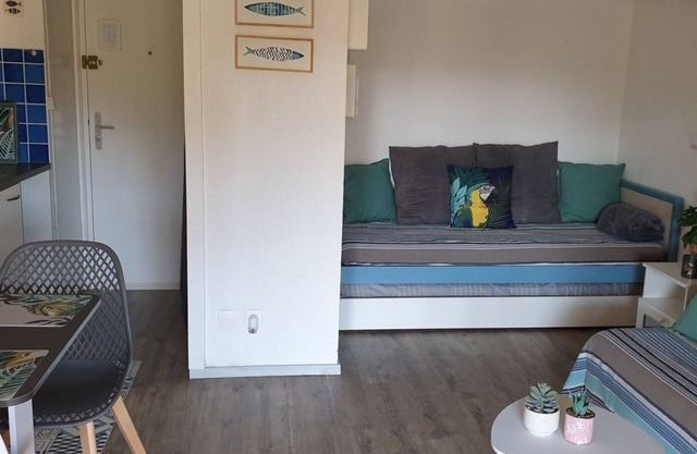 Studio by the sea, private parking, beautiful garden terrace, sandy beach 50m